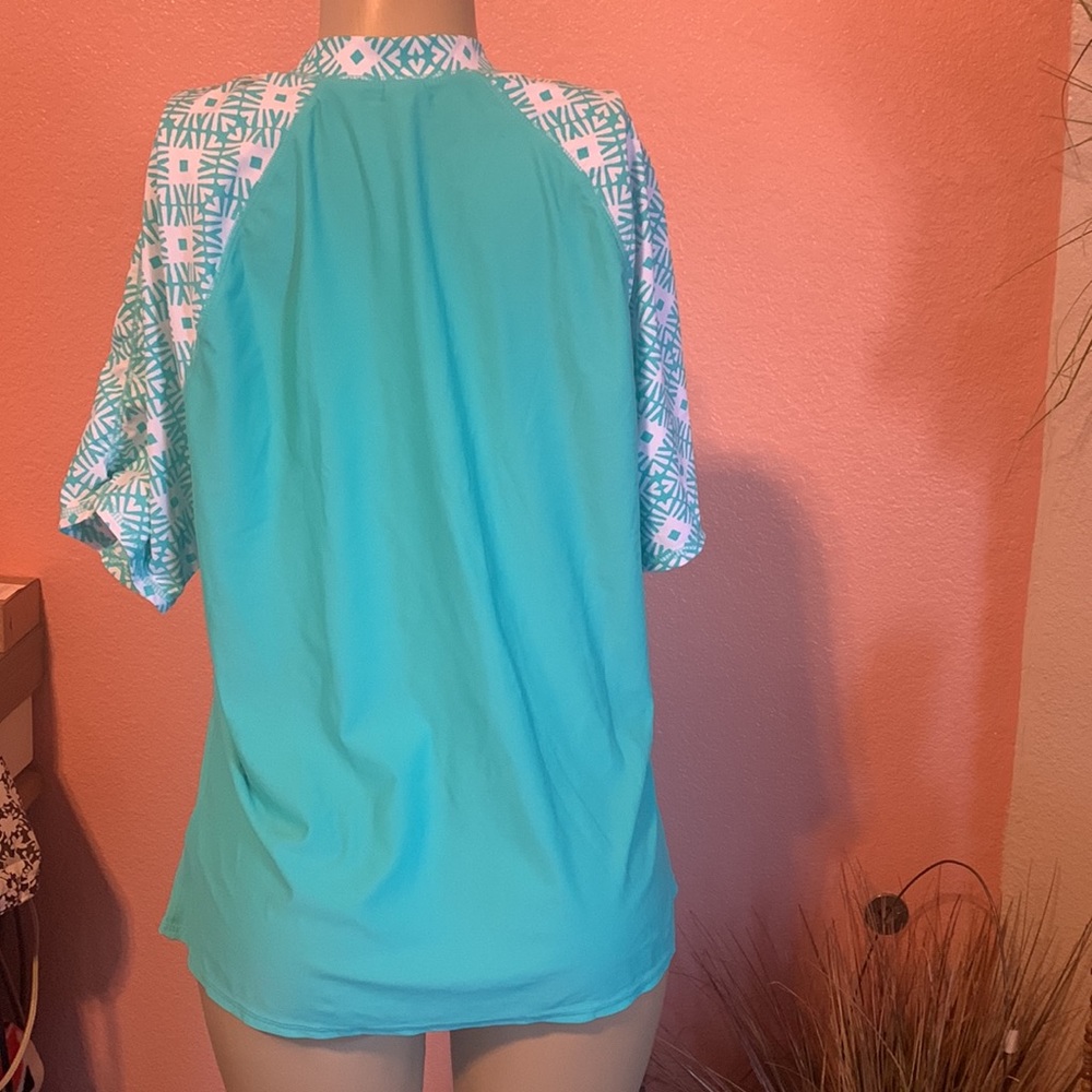 Pre-Owned Workout top - Picture 3 of 5